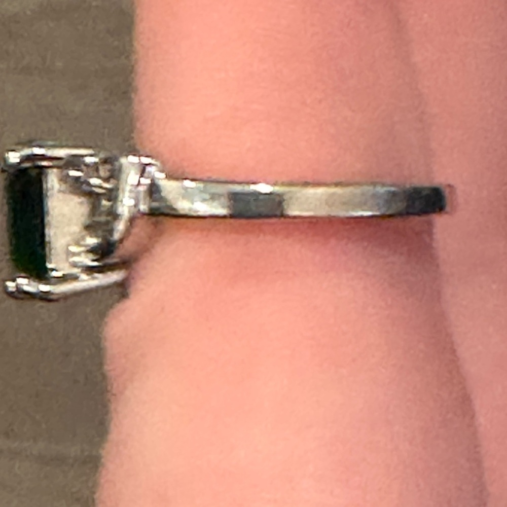 Simulated emerald ring - Picture 7 of 8